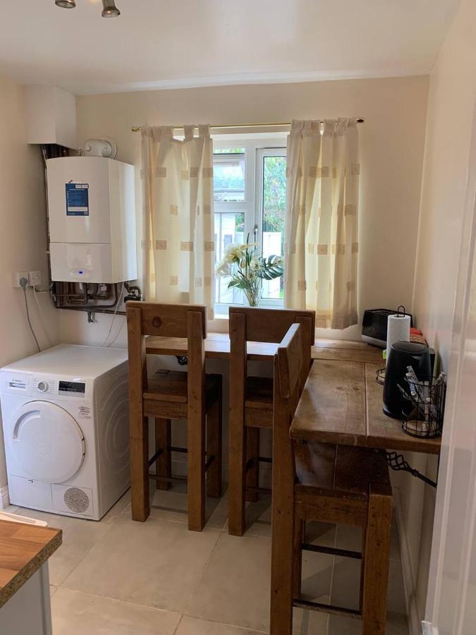 Daisy Apartment Whetstone Luaran gambar