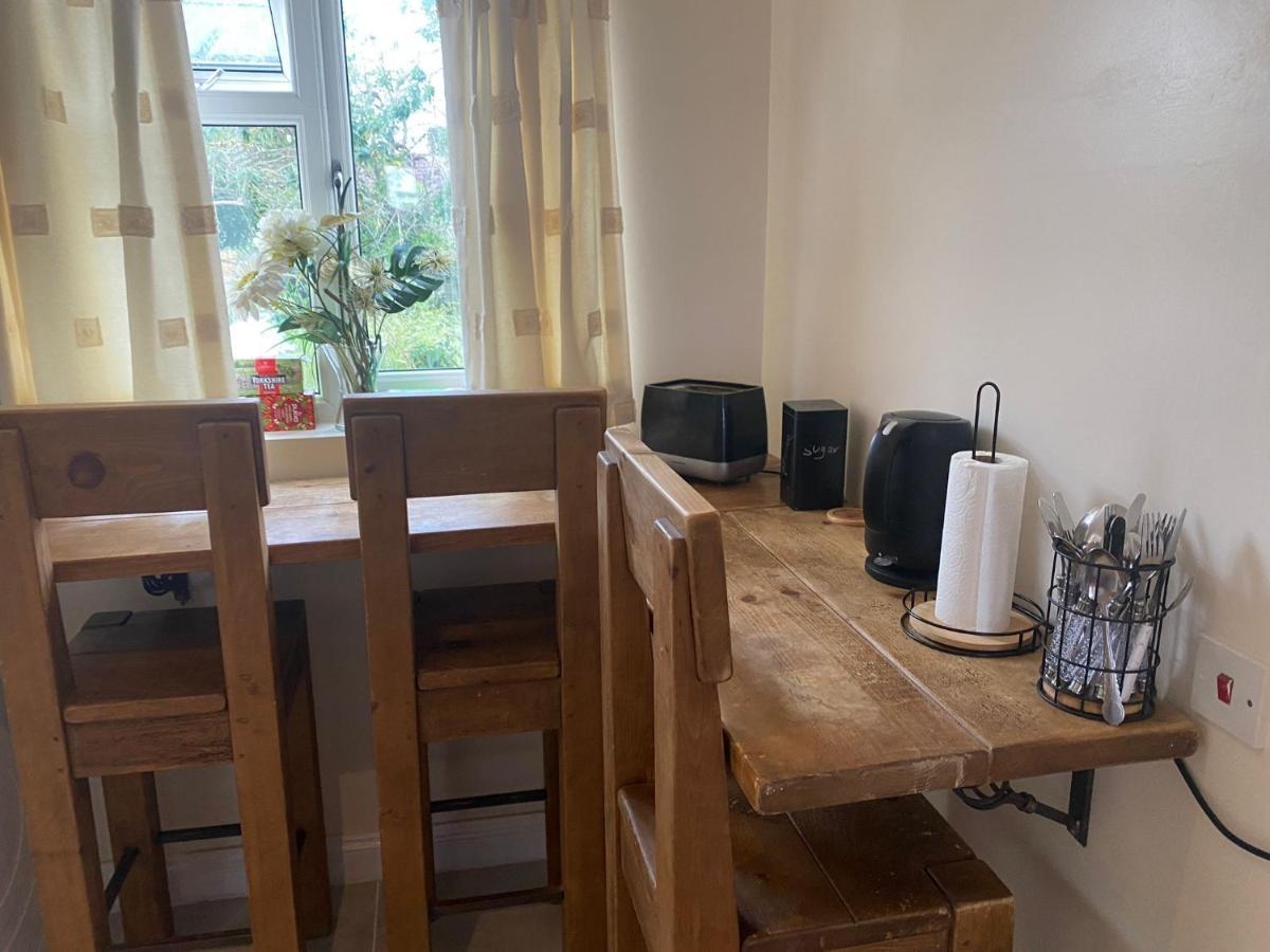Daisy Apartment Whetstone Luaran gambar