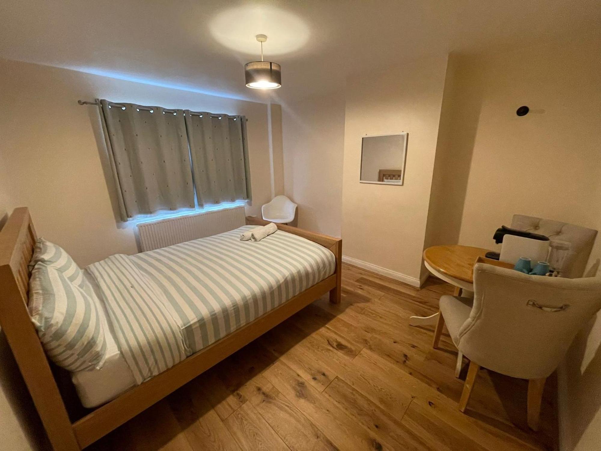 Daisy Apartment Whetstone Luaran gambar