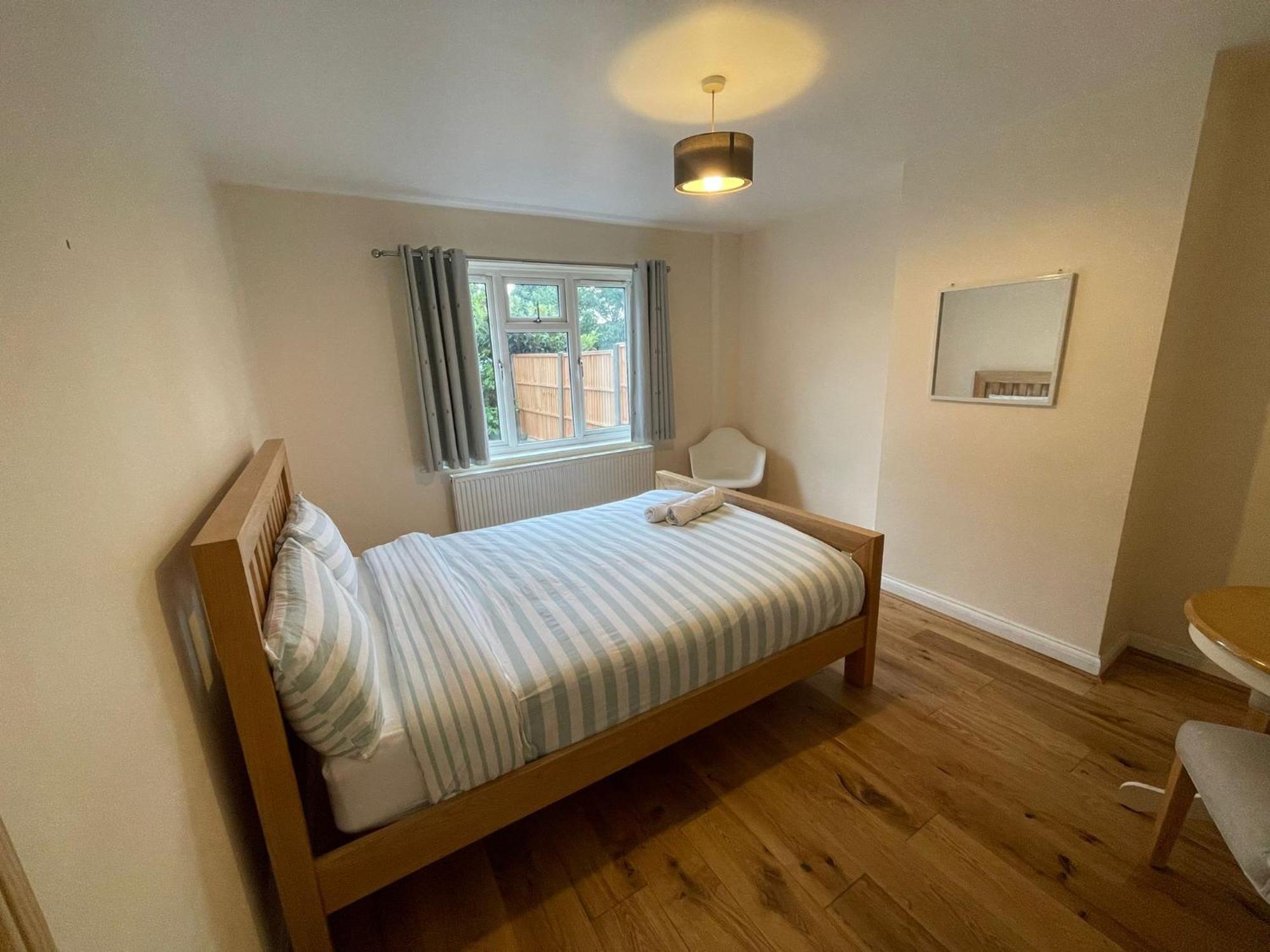 Daisy Apartment Whetstone Luaran gambar